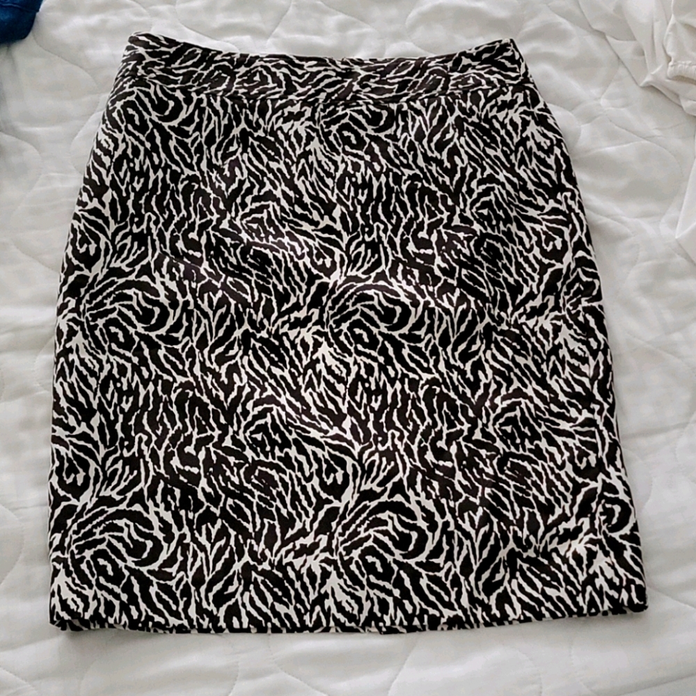 🌺 2/$8 🌺 Loft skirt